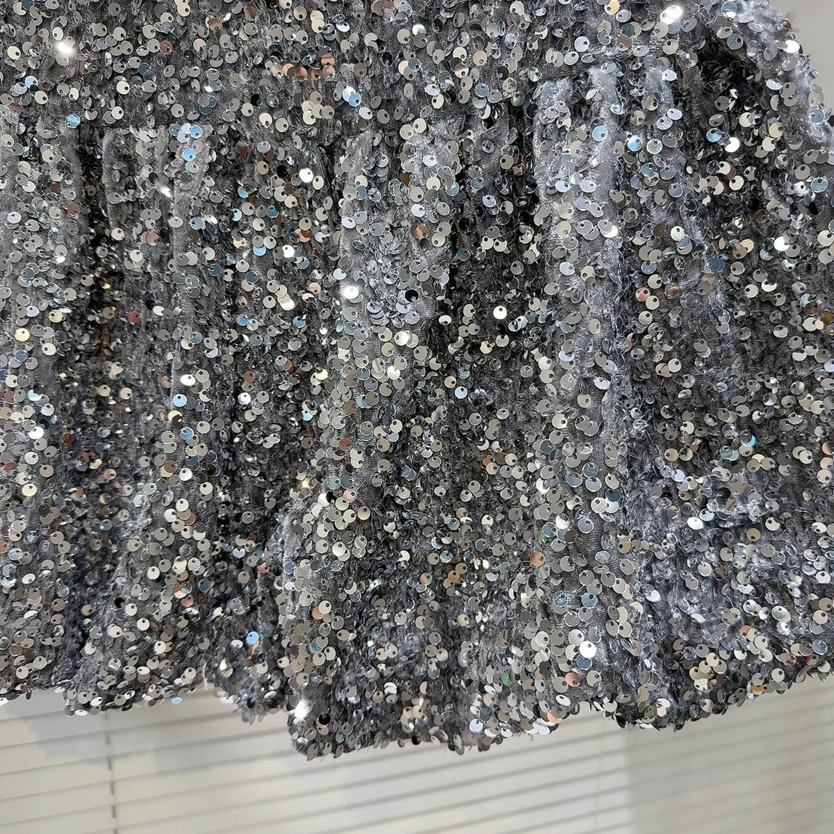Falda corta de lentejuelas para niñas, falda corta de cintura elástica con lentejuelas brillantes y brotes de flores pesadas, primavera 2025