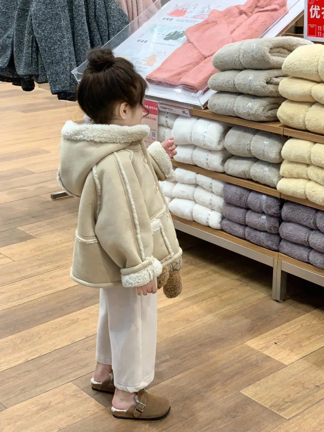 Ropa para niños, edición de invierno para niñas, abrigo coreano grueso y cálido con capucha, chaqueta dulce de moda versátil 2024