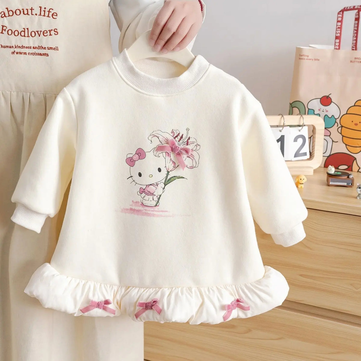 Sanrio Hello Kitty 2025 Otoño Invierno nuevas niñas estampado de gato polar cálido Top con lazo decoración 3D vestido con capucha para niños lindo
