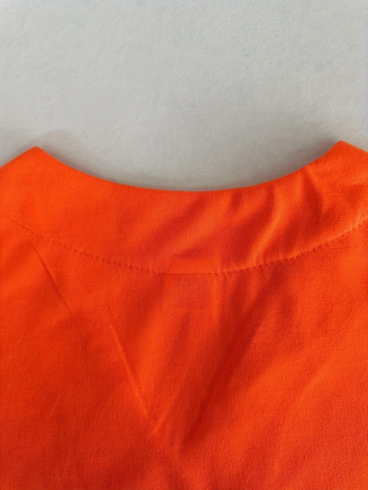 Camiseta con cuello en V con estampado personalizado DIY, camiseta de manga corta a la moda para hombre, top streetwear informal elegante y elegante, uso diario.
