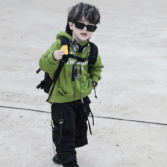 Conjunto de Dos Piezas para Niños, Primavera 2026, Versión Coreana, Sudadera con Capucha y Bolsillos Verdes con Estampado de Frutas, Pantalones Cargo Modernos y Casuales
