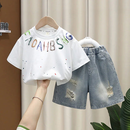 Conjunto de Verano para Niños 2026, Camiseta de Algodón con Estampado de Dibujos Animados y Letras + Pantalones Cortos de Mezclilla, Ropa Infantil