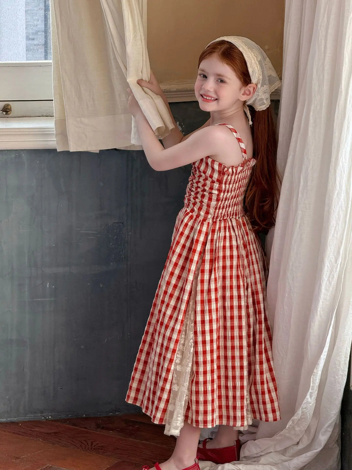 NOVEDAD DE VERANO 2025 vestido largo de hadas para niñas vestido de tirantes de encaje empalmado de encaje a cuadros rojo francés