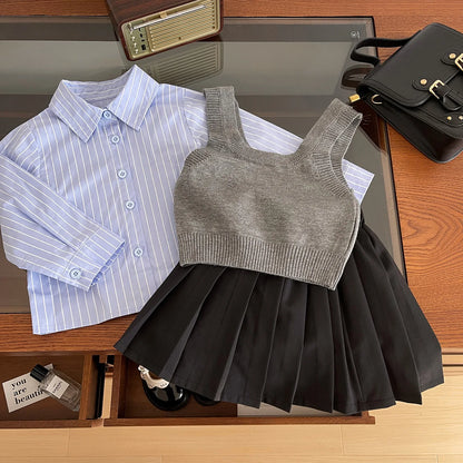 Versión coreana bebé niña primavera y otoño chaleco camisa de rayas azules Falda plisada estilo universitario conjunto de tres piezas
