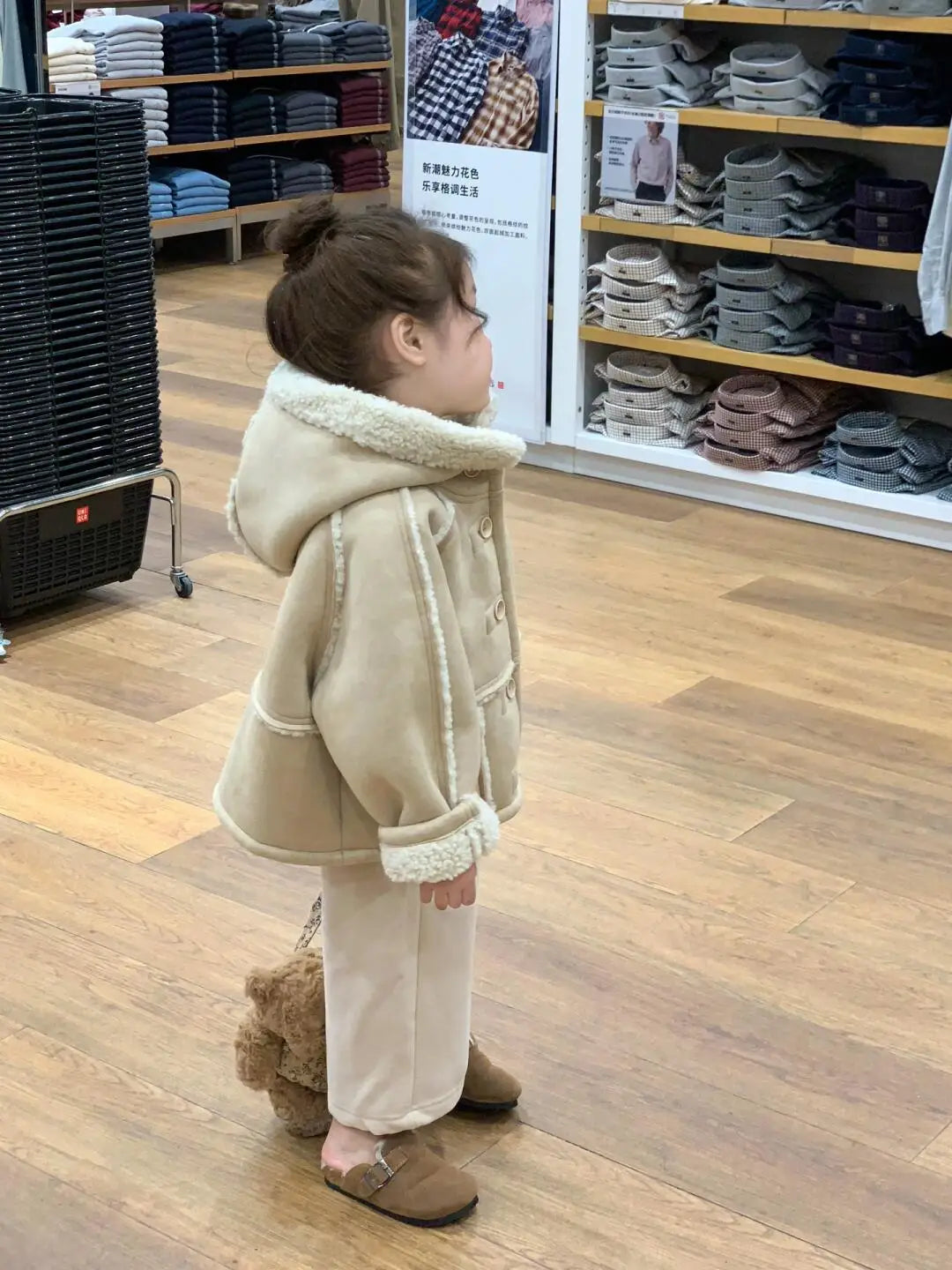Ropa para niños, edición de invierno para niñas, abrigo coreano grueso y cálido con capucha, chaqueta dulce de moda versátil 2024