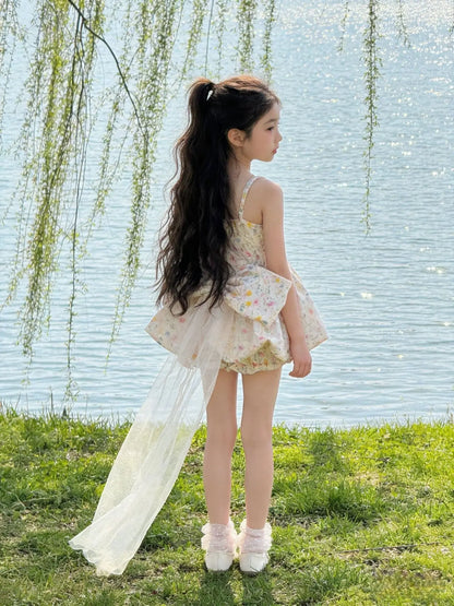 Vestido de tirantes floral para niñas, pantalones cortos con diseño de capullo de flor, vestido de princesa estilo occidental para verano 2026, falda esponjosa con lazo y cola de hilo para niñas