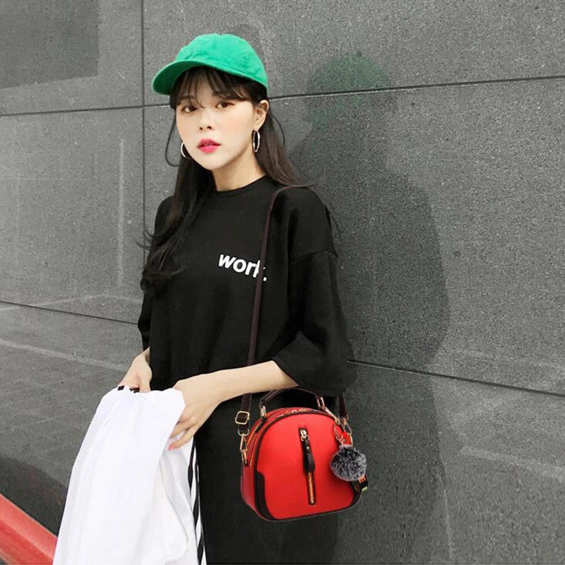 Bolsos pequeños de cuero PU para mujer, bolso de hombro tipo bandolera con diseño de bola de pelo, bolsos de mensajero de lujo a la moda para mujer
