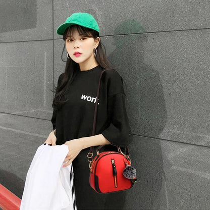 Bolsos pequeños de cuero PU para mujer, bolso de hombro tipo bandolera con diseño de bola de pelo, bolsos de mensajero de lujo a la moda para mujer