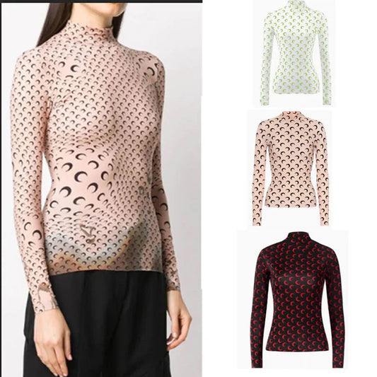 Blusa Slim Fit para Mujer – Estampado de Luna, Cuello Semi Alto y Manga Larga
