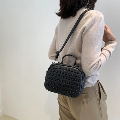 Bolso de cuero de diseñador de lujo para mujer, bandolera suave, pequeño, con remaches, estilo Punk, bolsillo para teléfono móvil