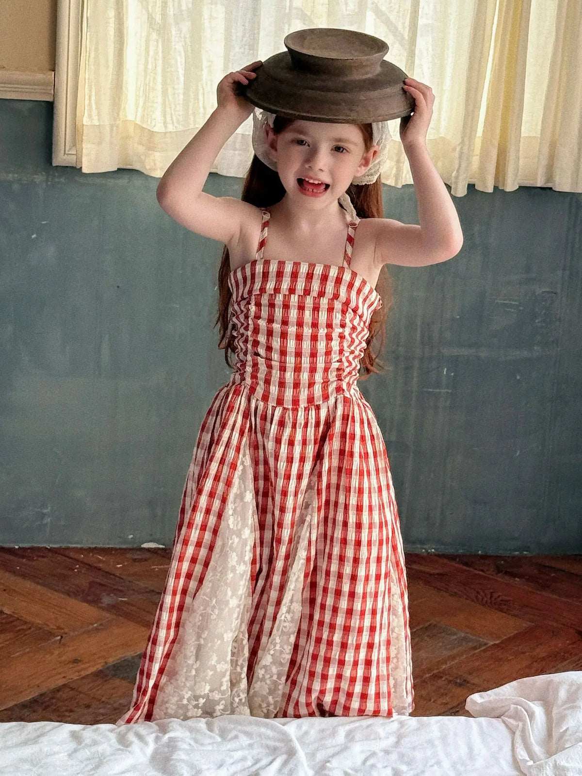 NOVEDAD DE VERANO 2025 vestido largo de hadas para niñas vestido de tirantes de encaje empalmado de encaje a cuadros rojo francés