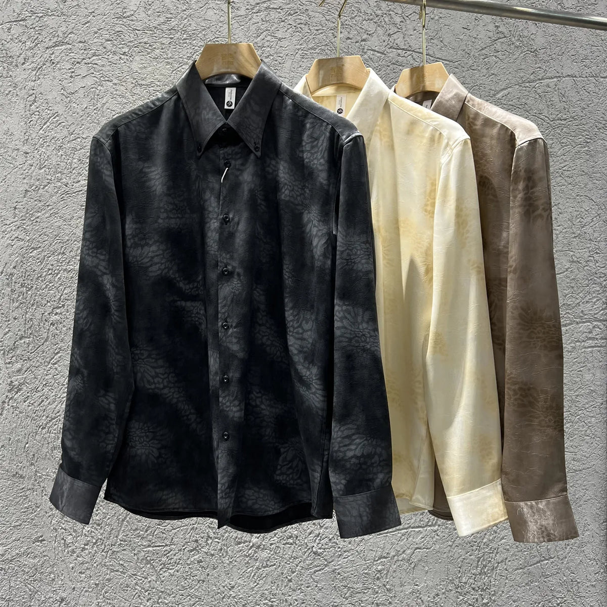Camisa de manga larga de seda de imitación para hombre, camisa informal estampada de Color degradado a la moda, ropa Social de negocios, ropa de calle para hombre