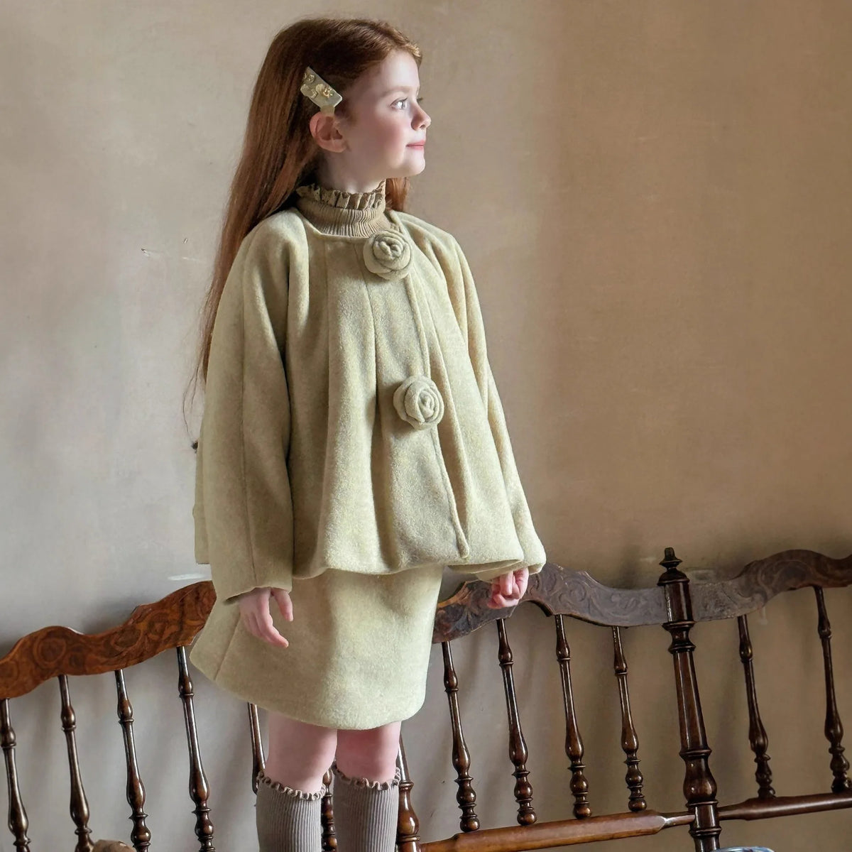 2025 nueva ropa para niños falda de abrigo para niñas coreanas conjunto de dos piezas de falda de abrigo de flores para niños coreanos