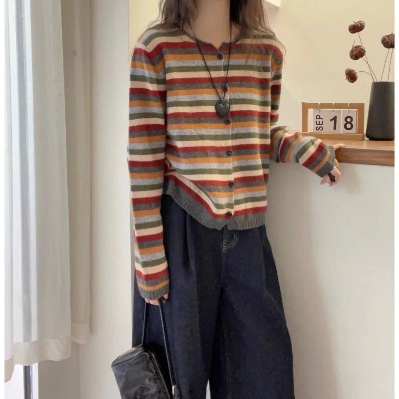 Cárdigan de punto a rayas de Color de manga larga con cuello redondo para mujer en otoño nueva chaqueta suéter de moda y de moda