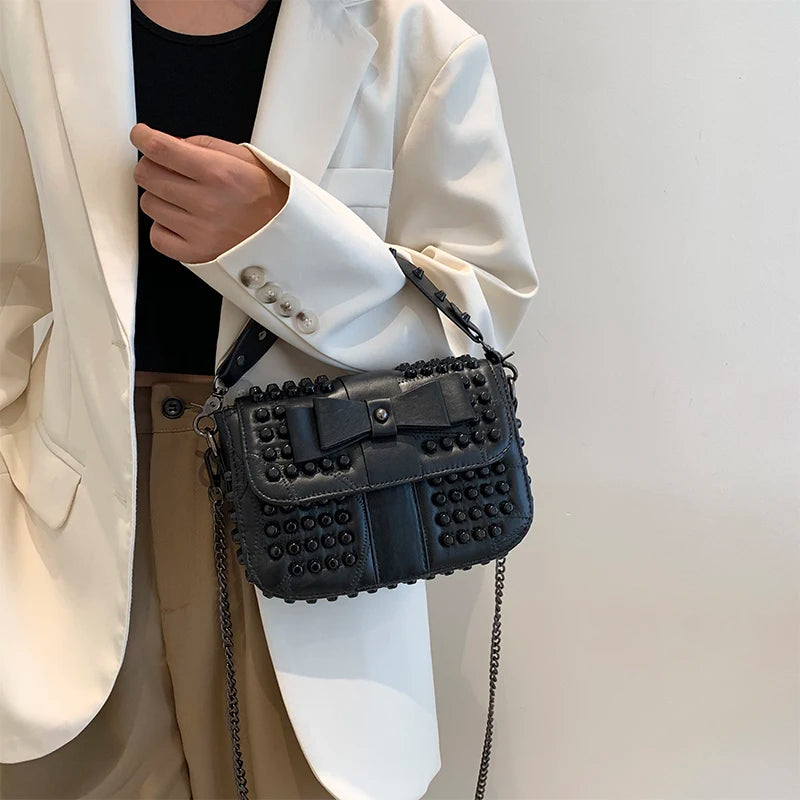 Bolso de cuero de diseñador de lujo para mujer, bandolera suave, pequeño, con remaches, estilo Punk, bolsillo para teléfono móvil