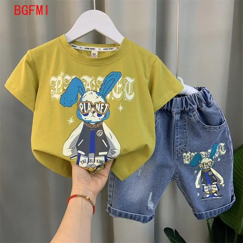 Conjunto de Verano para Niños 2026, Camiseta de Algodón con Estampado de Dibujos Animados y Letras + Pantalones Cortos de Mezclilla, Ropa Infantil