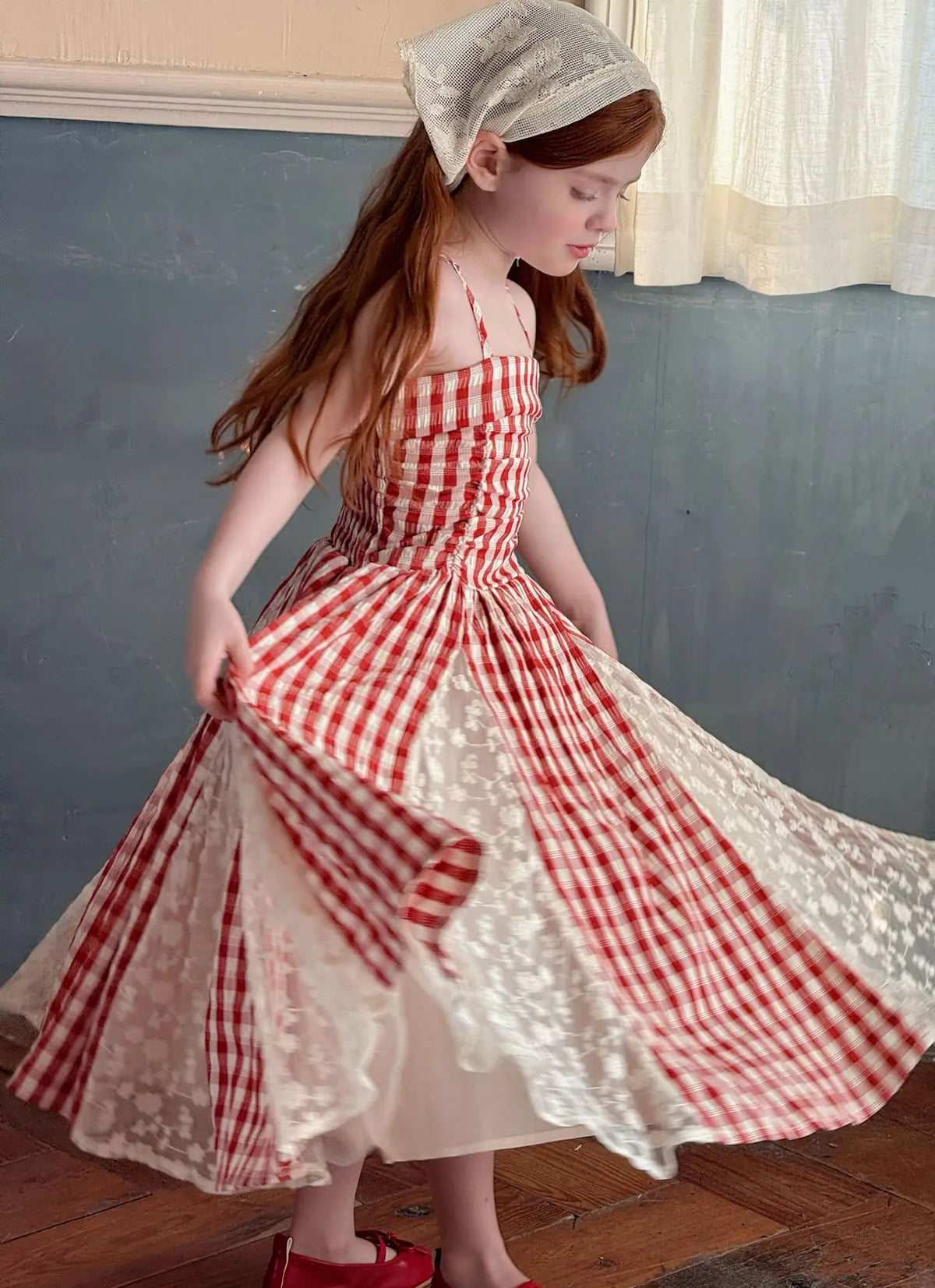 NOVEDAD DE VERANO 2025 vestido largo de hadas para niñas vestido de tirantes de encaje empalmado de encaje a cuadros rojo francés