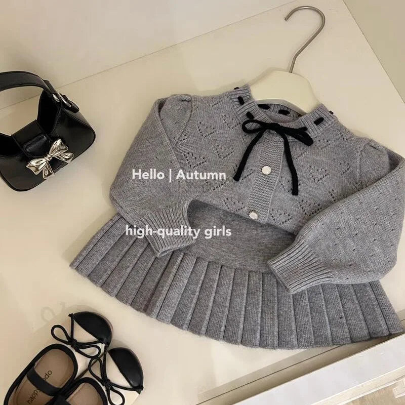 Conjunto para niñas 2025, Otoño Invierno, nuevo suéter gris de punto de manga larga, Falda plisada, conjunto de dos piezas para bebé a la moda