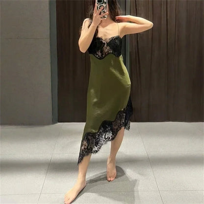 Vestido Asimétrico Satinado para Mujer | Strapless, Detalles de Encaje y Corte Recto Elegante