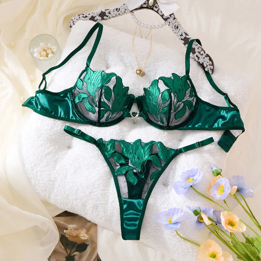 Conjunto de lencería de encaje con bordado floral estilo francés verde, sujetador sexy y suave con copas de acero, para el Día de San Valentín ZA824031