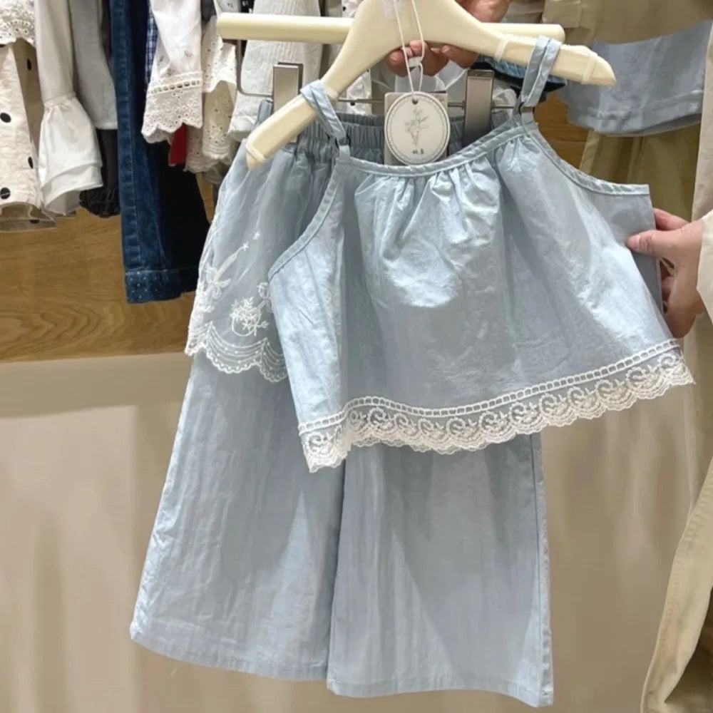 Conjunto Casual Azul Dulce y Lindo Estilo Coreano con Top de Tirantes de Encaje y Pantalones Anchos de Dos Piezas para Niñas de 3 a 7 Años para el Verano