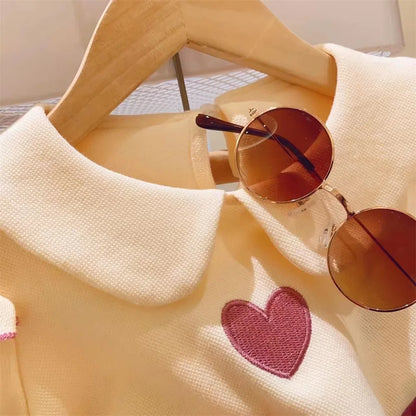 Conjunto de ropa de moda para chicas, novedad de verano, camiseta con cuello de muñeca con estampado de bordado de corazón + Pantalones cortos, traje de 2 uds para niños de 3 4 5 6 8 años