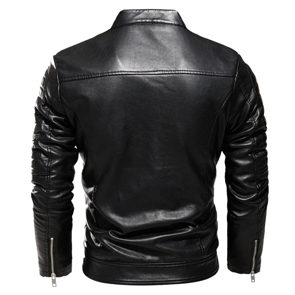 Chaqueta de cuero negro de invierno 2025 para hombre, chaqueta cálida con forro de piel para motocicleta, abrigo de motociclista negro ajustado a la moda urbana, diseño plisado con cremallera