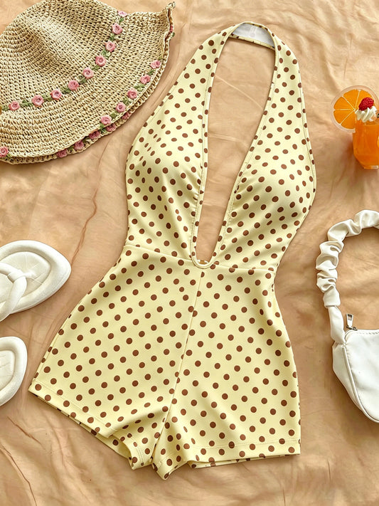 Mono con cuello halter y lunares en amarillo claro, diseño de espalda descubierta en V profunda, corte ajustado y elástico, ideal para vacaciones