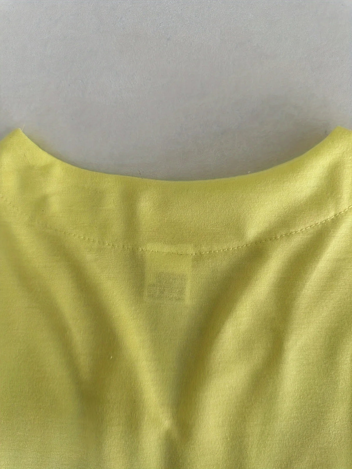 Camiseta con cuello en V con estampado personalizado DIY, camiseta de manga corta a la moda para hombre, top streetwear informal elegante y elegante, uso diario.