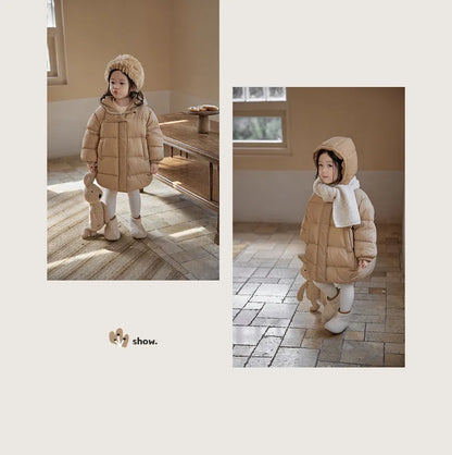 Chaqueta de algodón para bebé, nuevo estilo de invierno 2025 grueso y elegante para niña, bonito abrigo de invierno con dibujos animados para bebé femenino