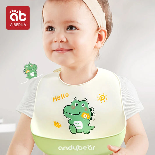 AIBEDILA Baberos impermeables para bebé, Babero con estampado de dibujos animados, ajustable, suave, de silicona