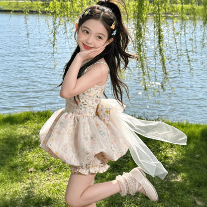 Vestido de tirantes floral para niñas, pantalones cortos con diseño de capullo de flor, vestido de princesa estilo occidental para verano 2026, falda esponjosa con lazo y cola de hilo para niñas
