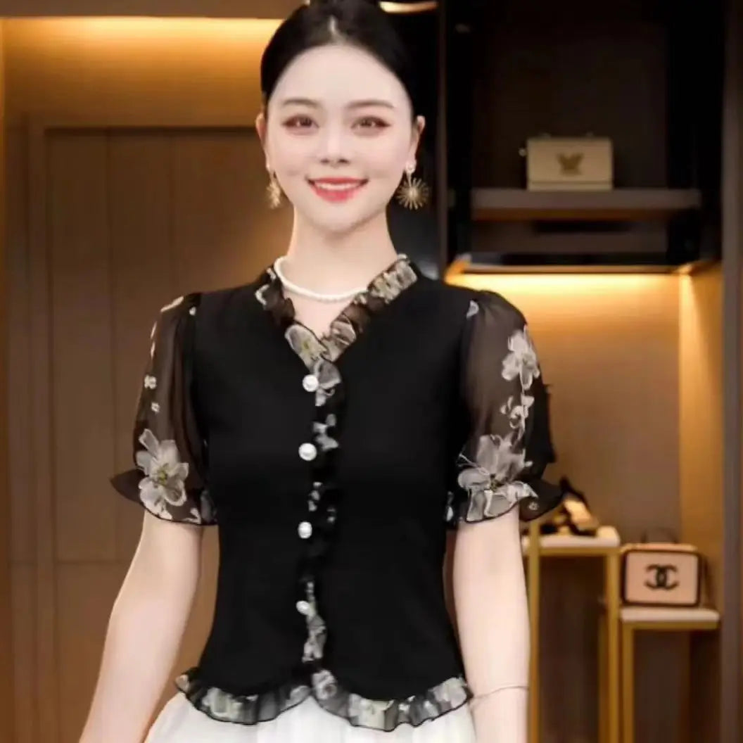 Blusa Elegante para Mujer – Detalles de Encaje, Diseño en Contraste y Ajuste Slim