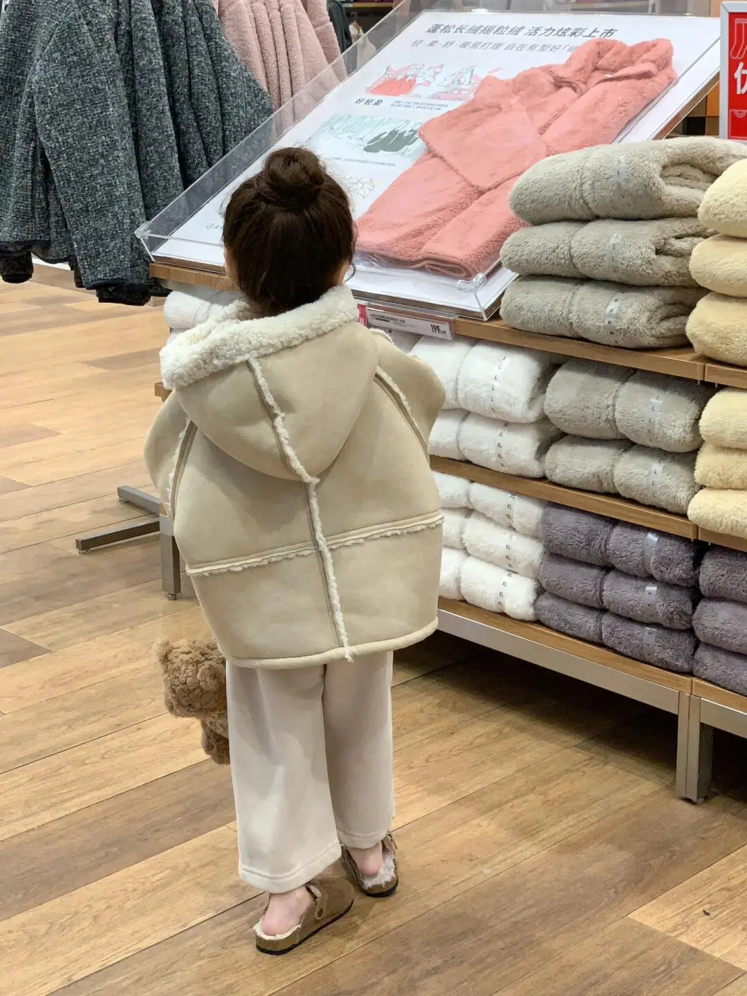 Ropa para niños, edición de invierno para niñas, abrigo coreano grueso y cálido con capucha, chaqueta dulce de moda versátil 2024