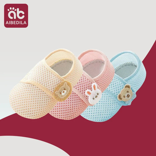 Zapatos de suela blanda de verano para bebé, zapatos de suelo de malla para interiores, zapatos para niños y niñas, calcetines para pies interiores para parque de atracciones y guardería
