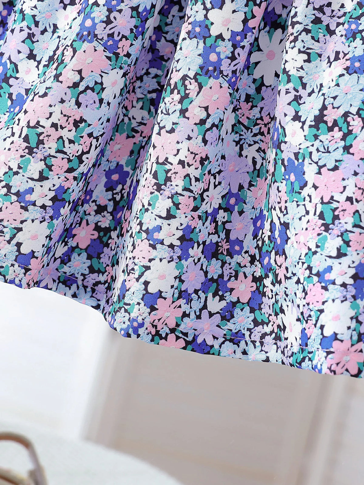2025 Mini vestido estampado sin mangas para mujer, nuevo estilo, con estampado floral pequeño, moderno, informal y versátil