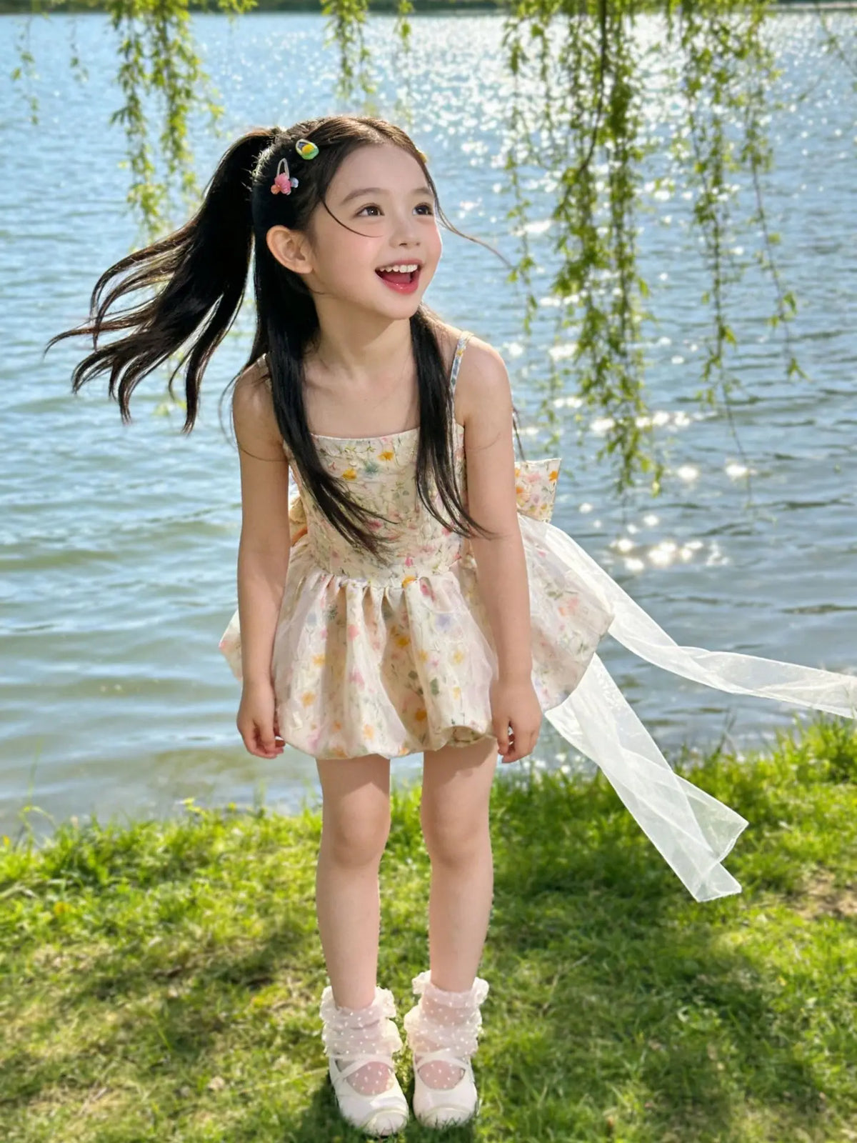 Vestido de tirantes floral para niñas, pantalones cortos con diseño de capullo de flor, vestido de princesa estilo occidental para verano 2026, falda esponjosa con lazo y cola de hilo para niñas