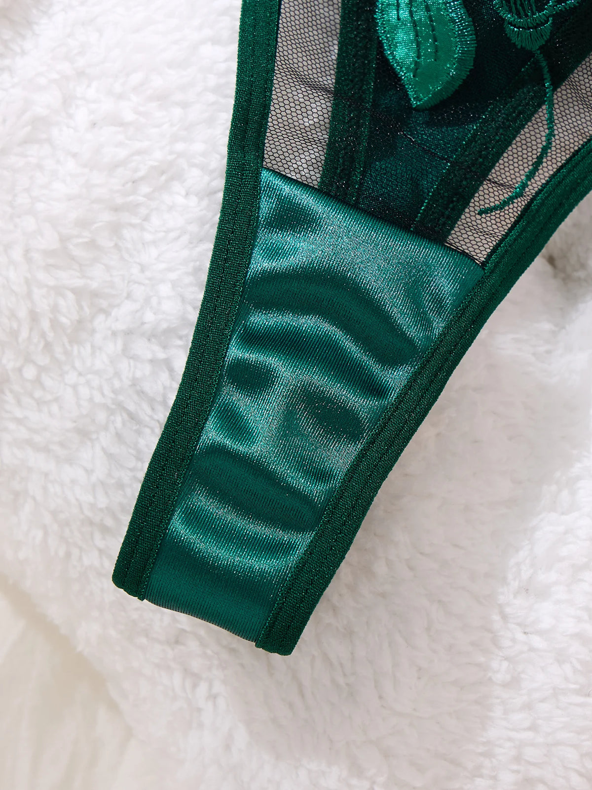 Conjunto de lencería de encaje con bordado floral estilo francés verde, sujetador sexy y suave con copas de acero, para el Día de San Valentín ZA824031