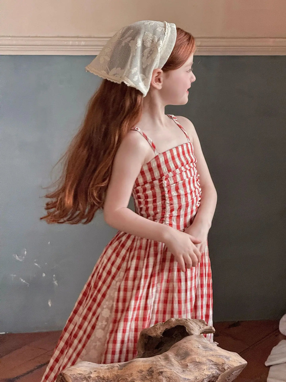 NOVEDAD DE VERANO 2025 vestido largo de hadas para niñas vestido de tirantes de encaje empalmado de encaje a cuadros rojo francés
