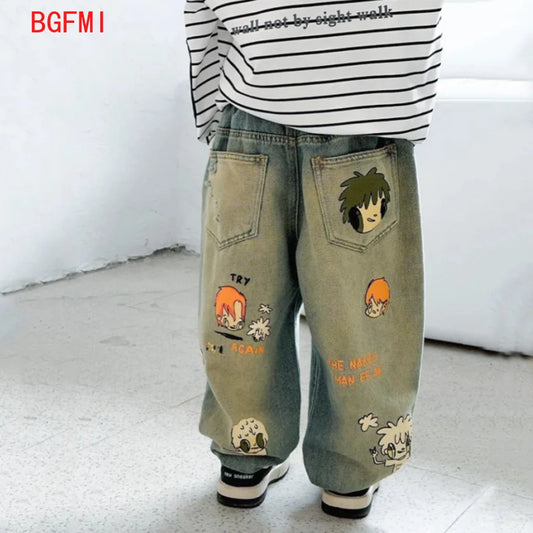 Pantalones vaqueros rectos con letras y agujeros para niños de 3 a 12 años, primavera y otoño 2026, nuevos pantalones vaqueros de talla media para adolescentes con diseño de dibujos animados