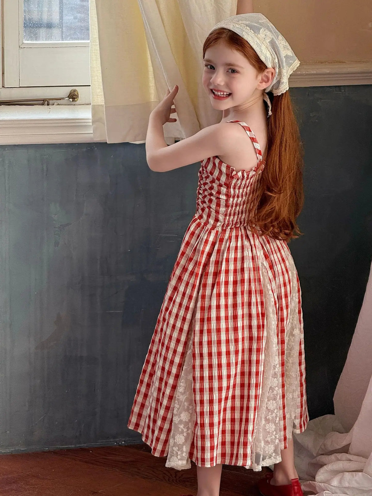 NOVEDAD DE VERANO 2025 vestido largo de hadas para niñas vestido de tirantes de encaje empalmado de encaje a cuadros rojo francés