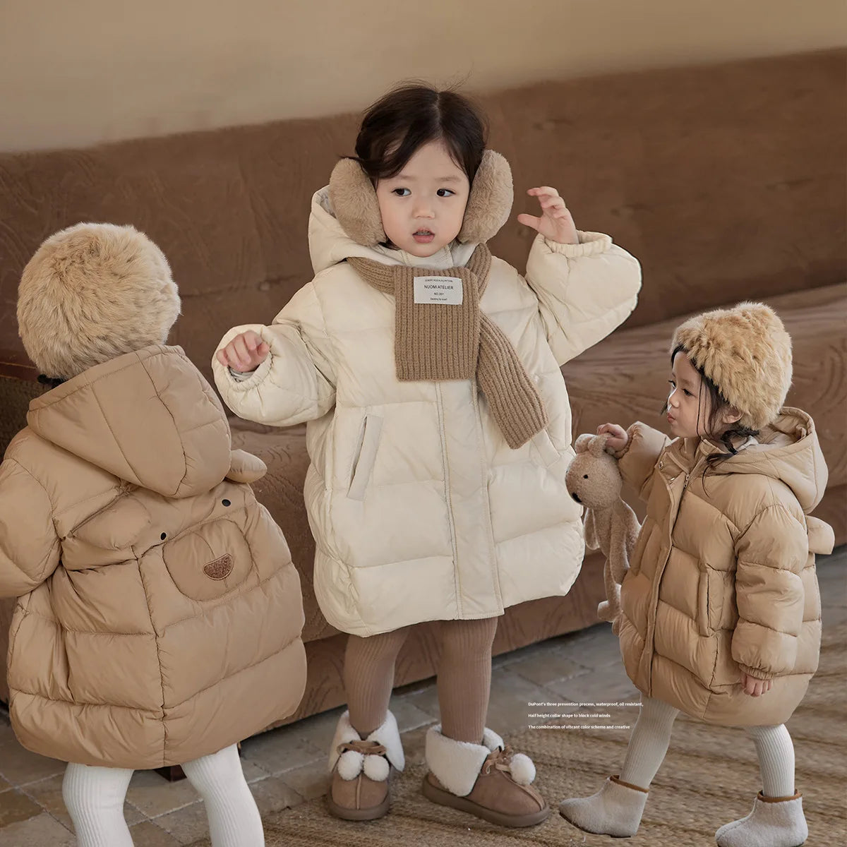 Chaqueta de algodón para bebé, nuevo estilo de invierno 2025 grueso y elegante para niña, bonito abrigo de invierno con dibujos animados para bebé femenino