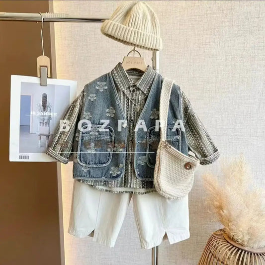 Conjunto de 3 Piezas para Niños, Primavera-Otoño 2026, Edición Coreana, Estilo Retro, Chaleco Vaquero Bordado Lavado + Camisa con Flores + Pantalones Blancos
