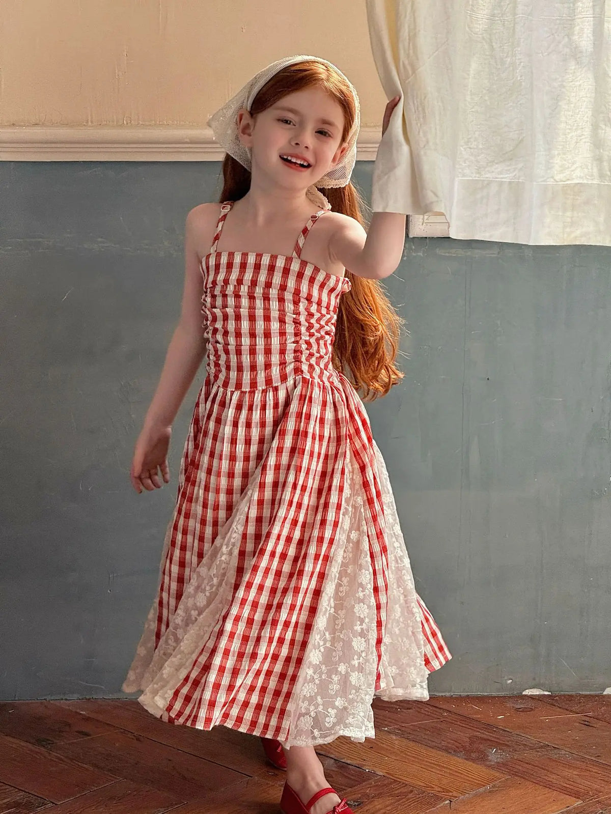NOVEDAD DE VERANO 2025 vestido largo de hadas para niñas vestido de tirantes de encaje empalmado de encaje a cuadros rojo francés