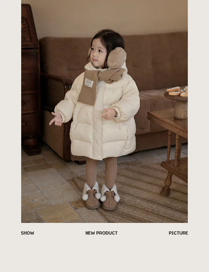Chaqueta de algodón para bebé, nuevo estilo de invierno 2025 grueso y elegante para niña, bonito abrigo de invierno con dibujos animados para bebé femenino