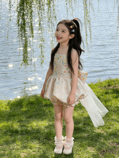Vestido de tirantes floral para niñas, pantalones cortos con diseño de capullo de flor, vestido de princesa estilo occidental para verano 2026, falda esponjosa con lazo y cola de hilo para niñas