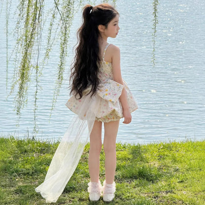 Vestido de tirantes floral para niñas, pantalones cortos con diseño de capullo de flor, vestido de princesa estilo occidental para verano 2026, falda esponjosa con lazo y cola de hilo para niñas