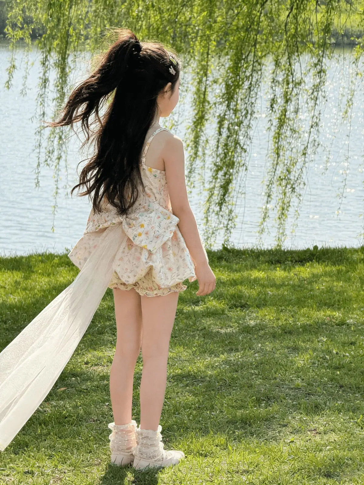 Vestido de tirantes floral para niñas, pantalones cortos con diseño de capullo de flor, vestido de princesa estilo occidental para verano 2026, falda esponjosa con lazo y cola de hilo para niñas