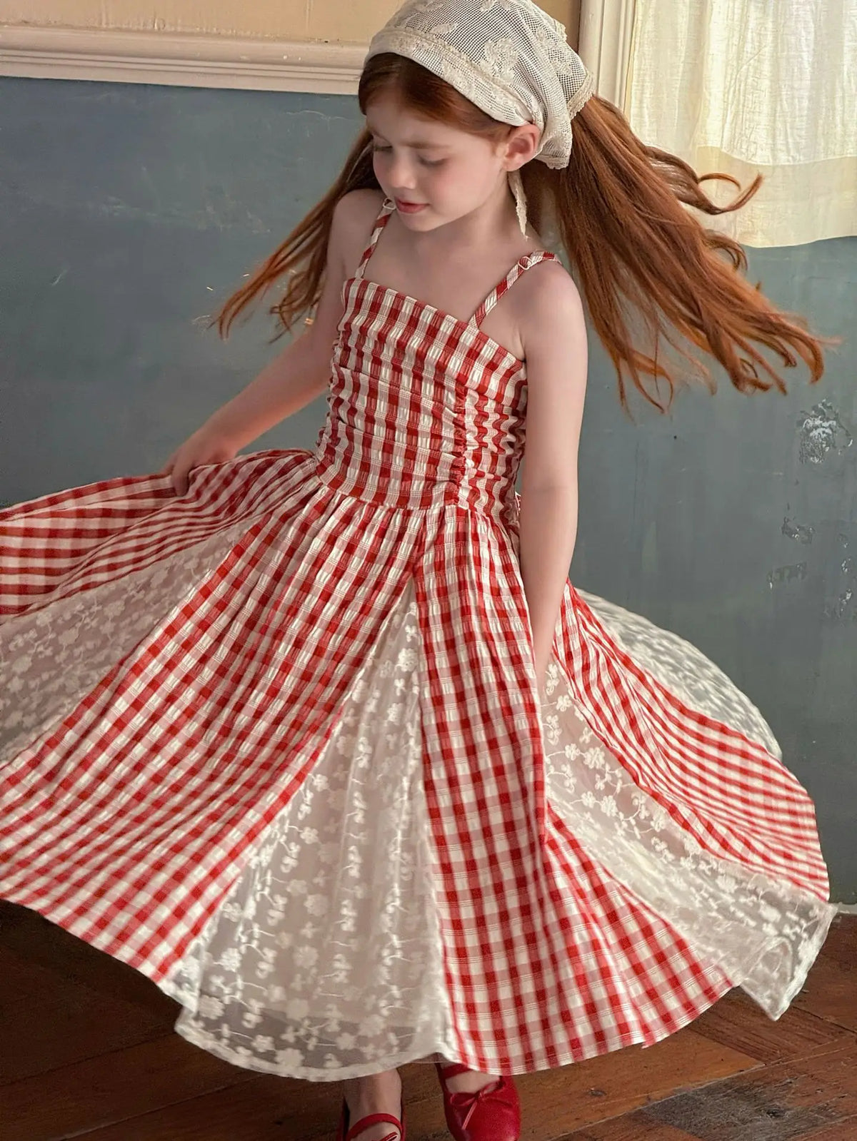 NOVEDAD DE VERANO 2025 vestido largo de hadas para niñas vestido de tirantes de encaje empalmado de encaje a cuadros rojo francés