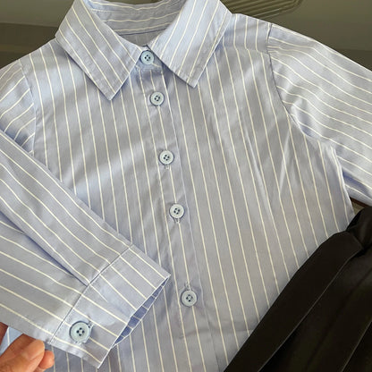 Versión coreana bebé niña primavera y otoño chaleco camisa de rayas azules Falda plisada estilo universitario conjunto de tres piezas